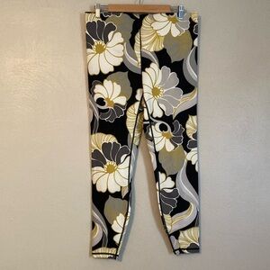 Savage X Fenty Black and White Leggings Bold Floral Print